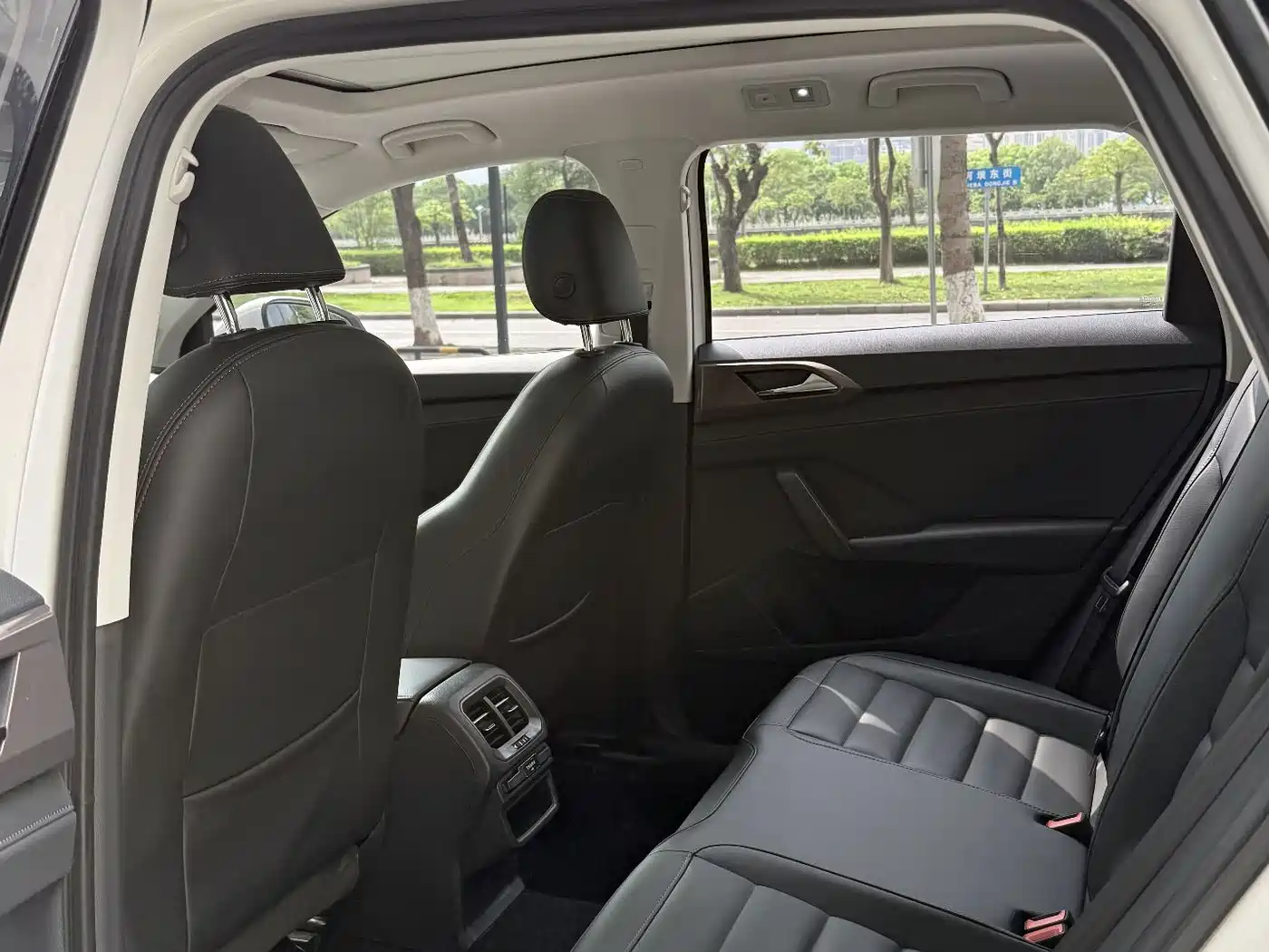 Volkswagen Tharu 2021 Model 280TSI 2WD Comfort Edition фото 6