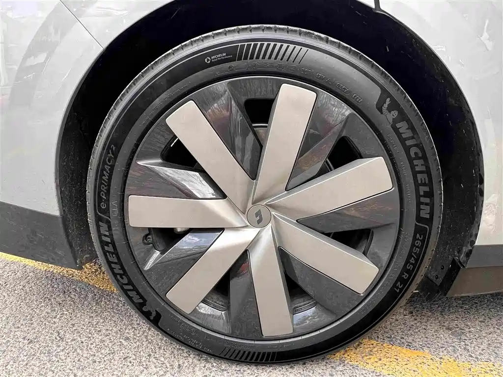 Li Auto i6 2026 2025 4WD Base Model