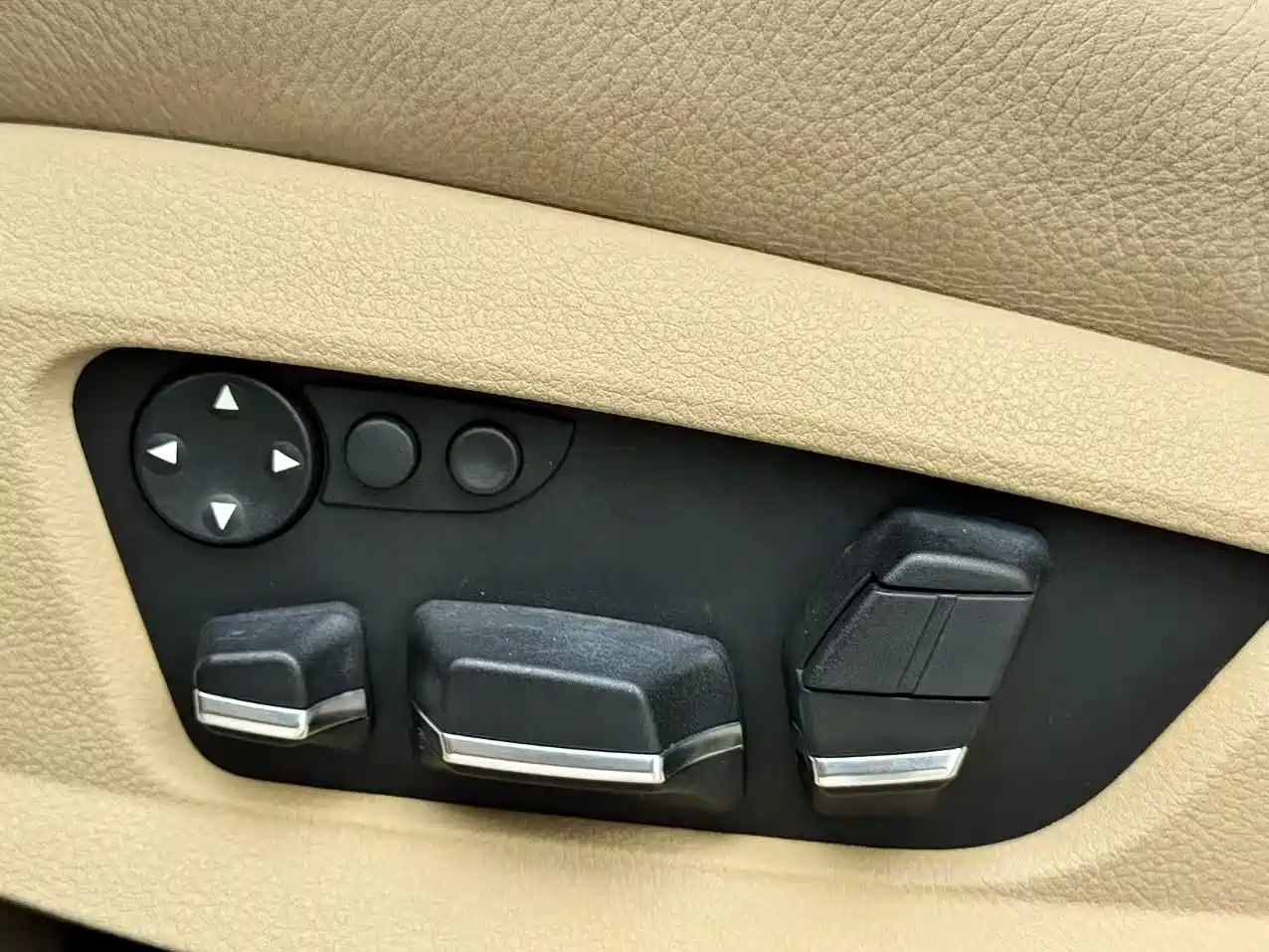 BMW 7 Series 2009 Model 740Li Leading Edition фото 15