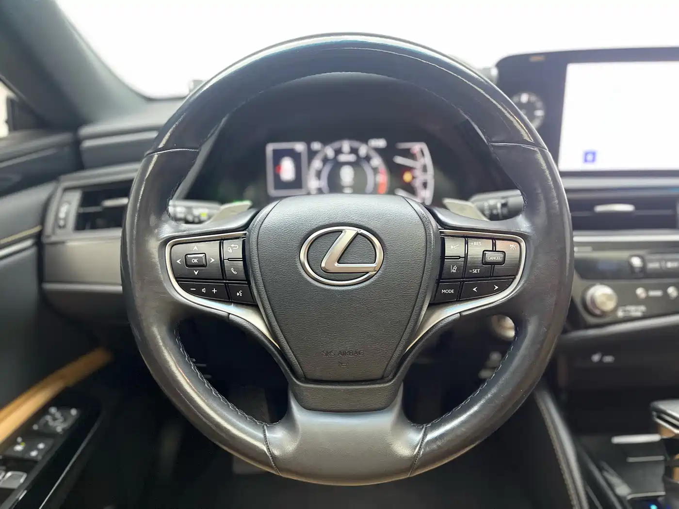 Lexus ES 2022 200 Excellence Edition фото 6