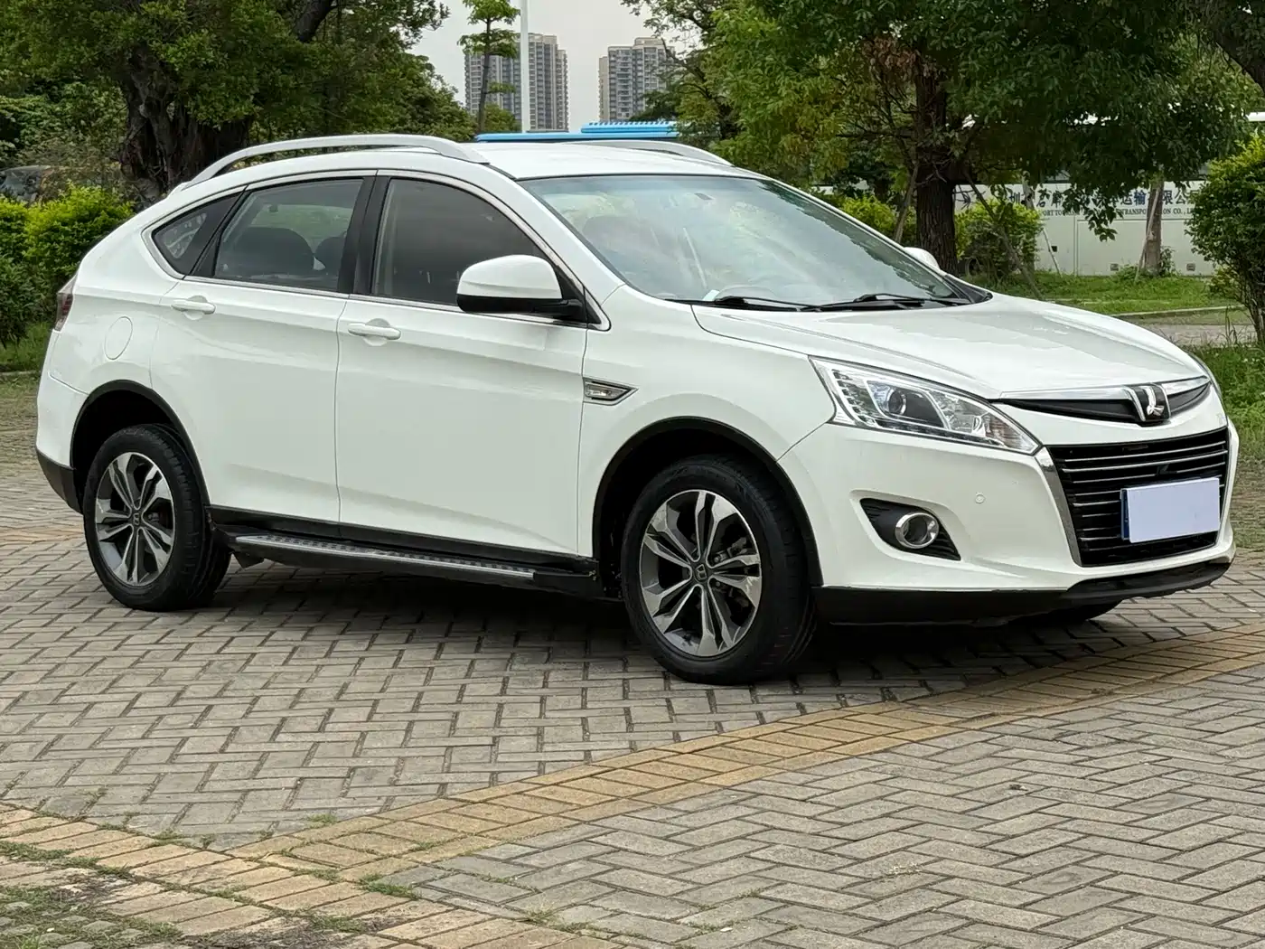 LUXGEN EXCELLENT 6 SUV