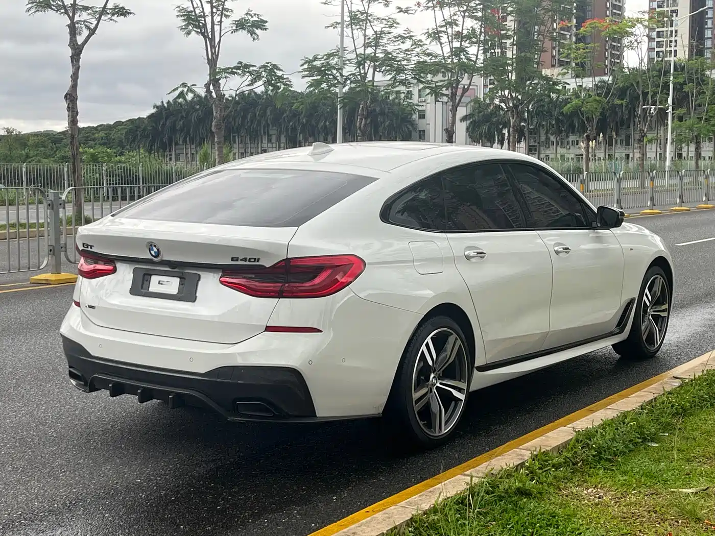 BMW 6 Series GT 2018 640i xDrive M Sport Package фото 7
