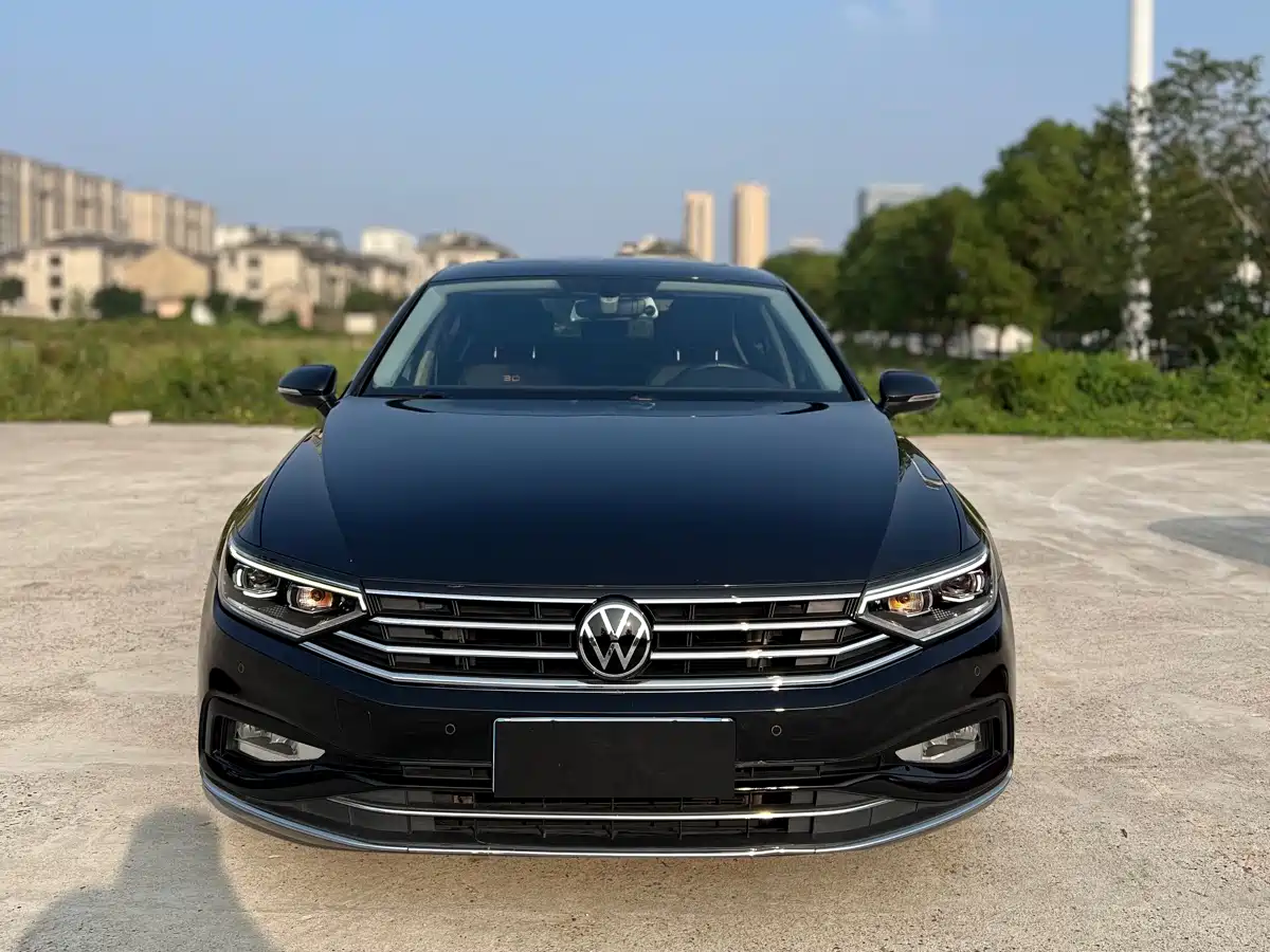 Volkswagen Magotan 2021 330TSI DSG 30th Anniversary Edition фото 2