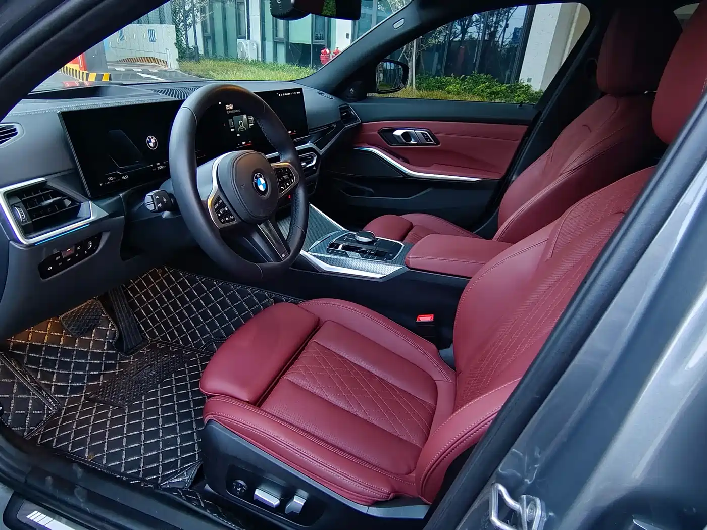 BMW 3 Series 2023 330Li M Sport Dark Night Package фото 4