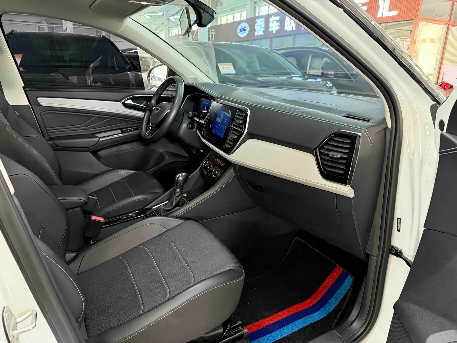 Photo 17 - Jetta VS7