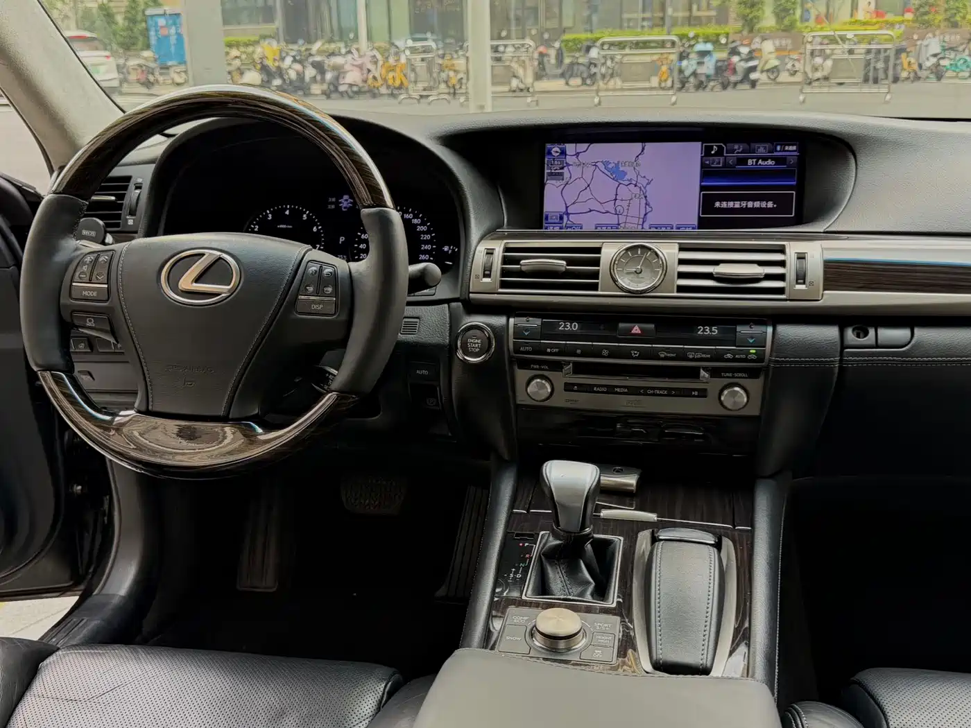 Фото 6 - Lexus LS