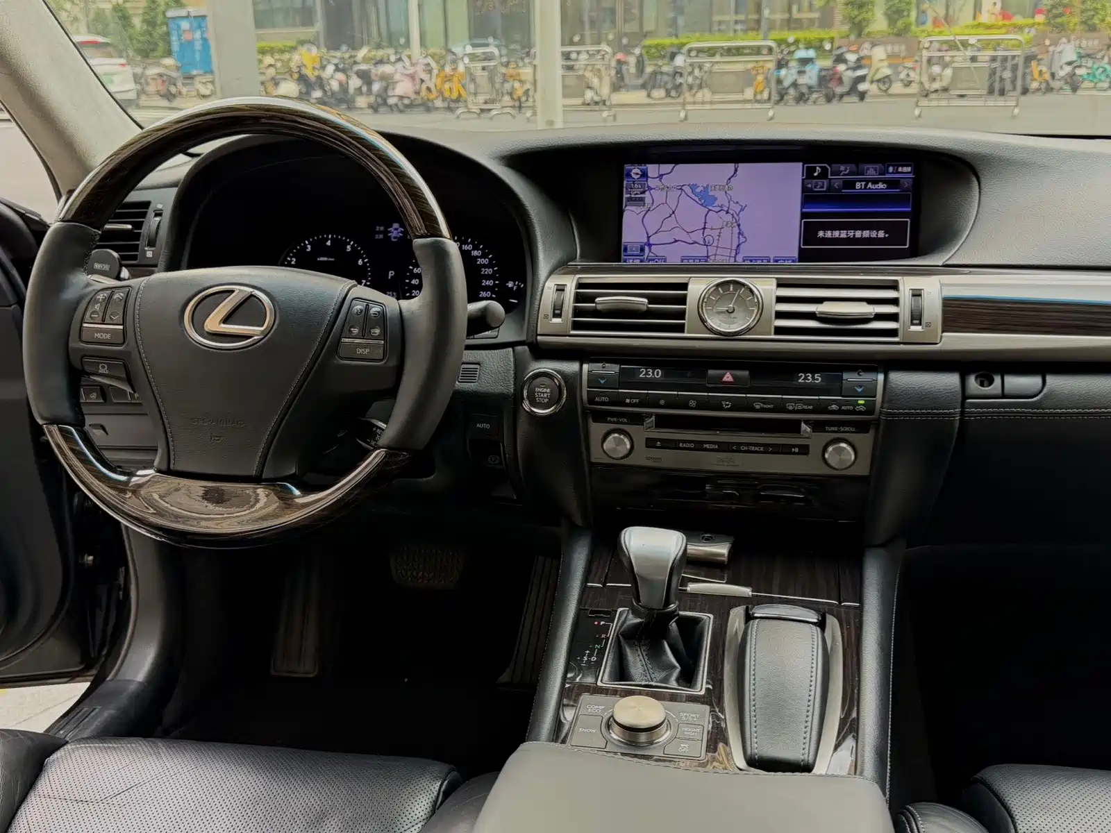 Фото 6 - Lexus LS