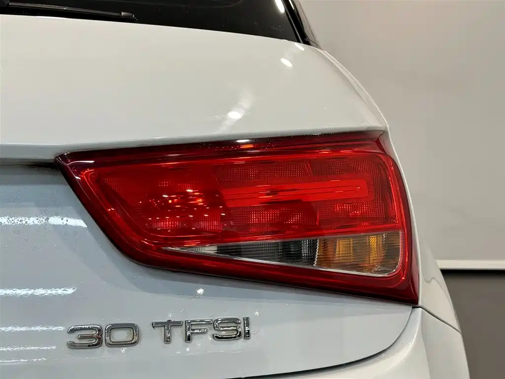 Audi A1 2015 2014 30 TFSI Sportback Fashion