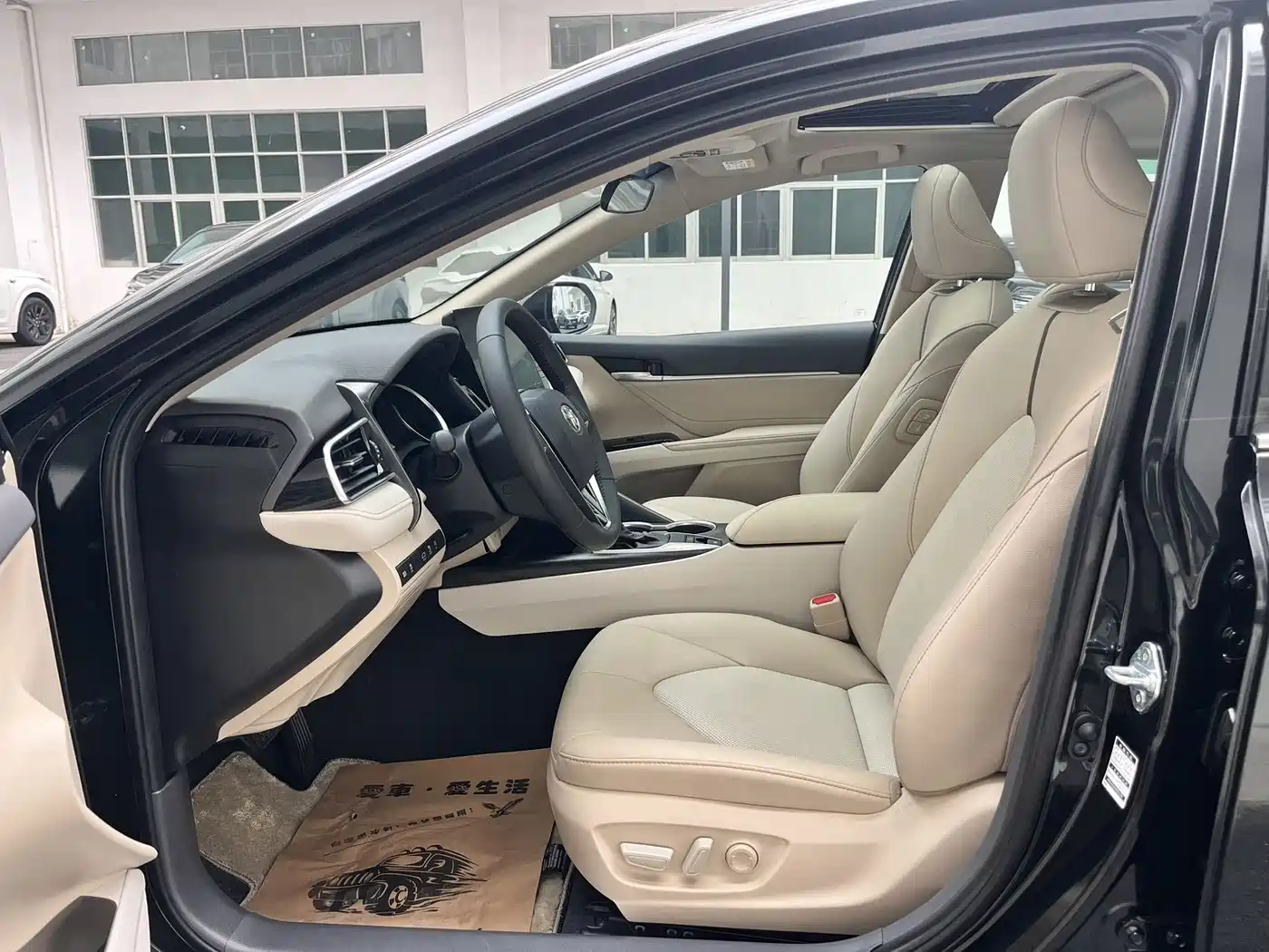Toyota Camry 2023 2.0G Luxury Edition фото 12