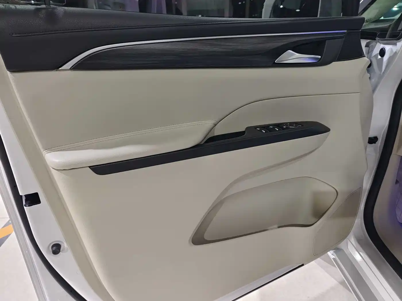 Buick GL8 2021 ES Landlord 653T Comfort фото 6