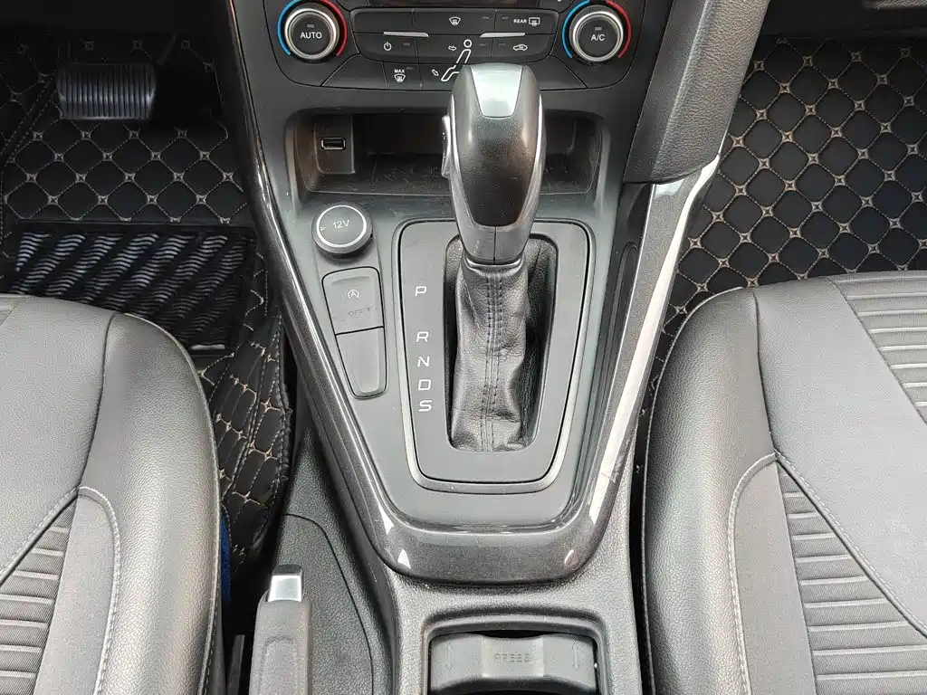 Фото 22 - Ford Focus