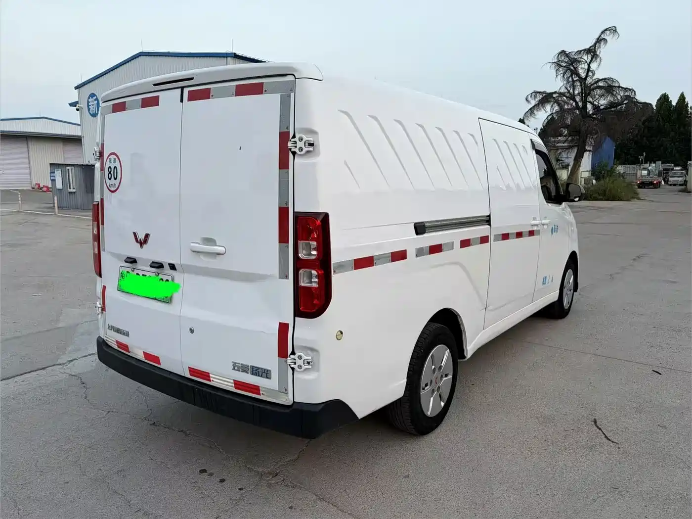 Wuling Motors Wuling Yangguang 2024 2024 300km Practical Enclosed Window Version 60kW