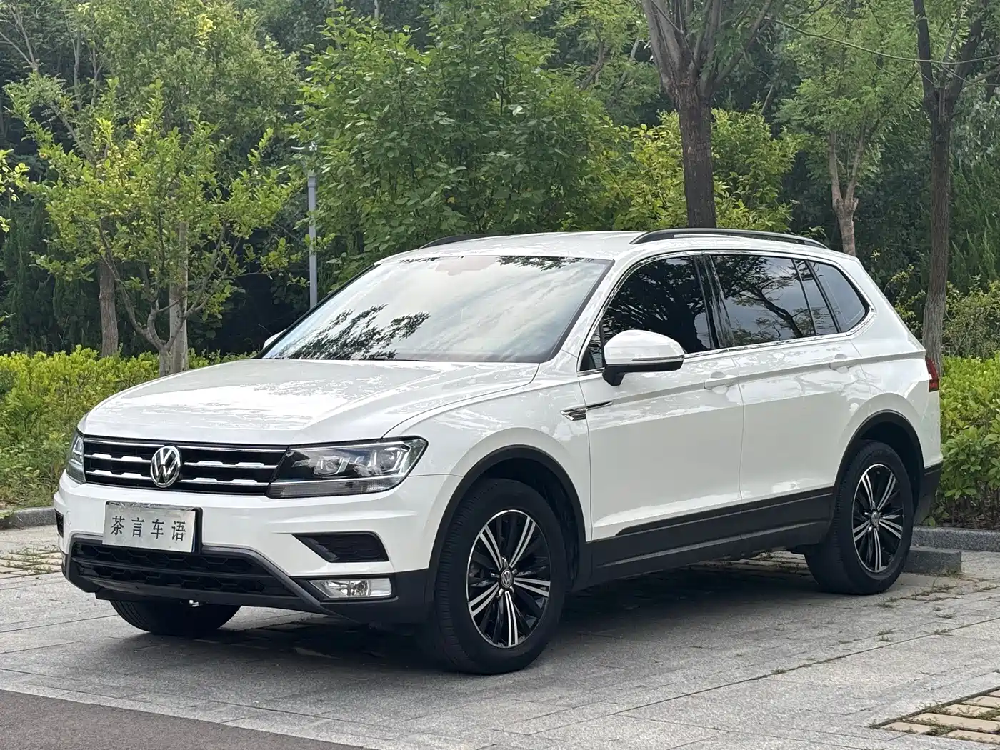 Фото 1 - Volkswagen Tiguan L
