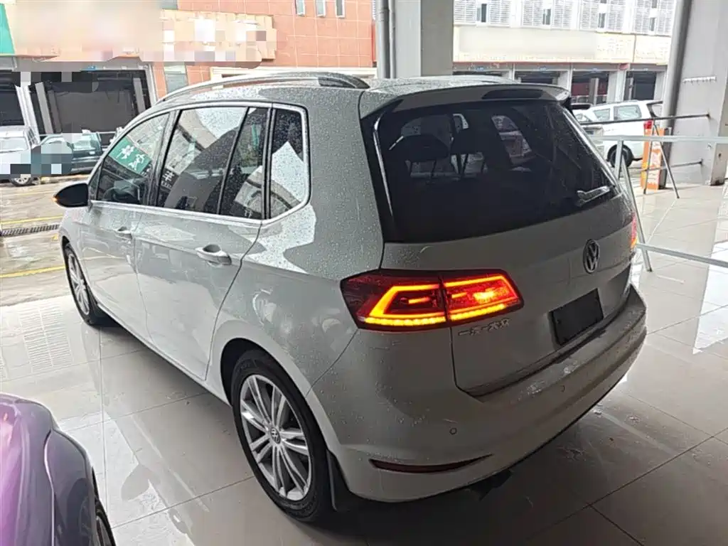 Volkswagen Golf Sportsvan 2016 230TSI Automatic Luxury фото 5