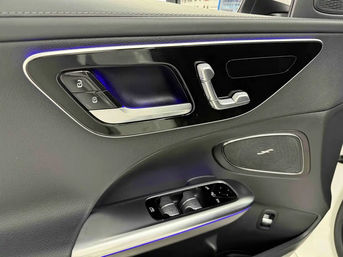 Photo 13 - Mercedes-Benz C-Class