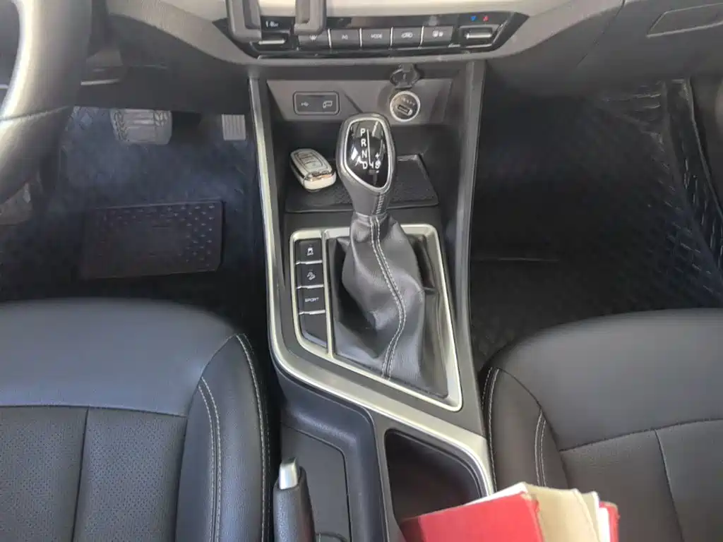 Фото 14 - Geely Vision X3