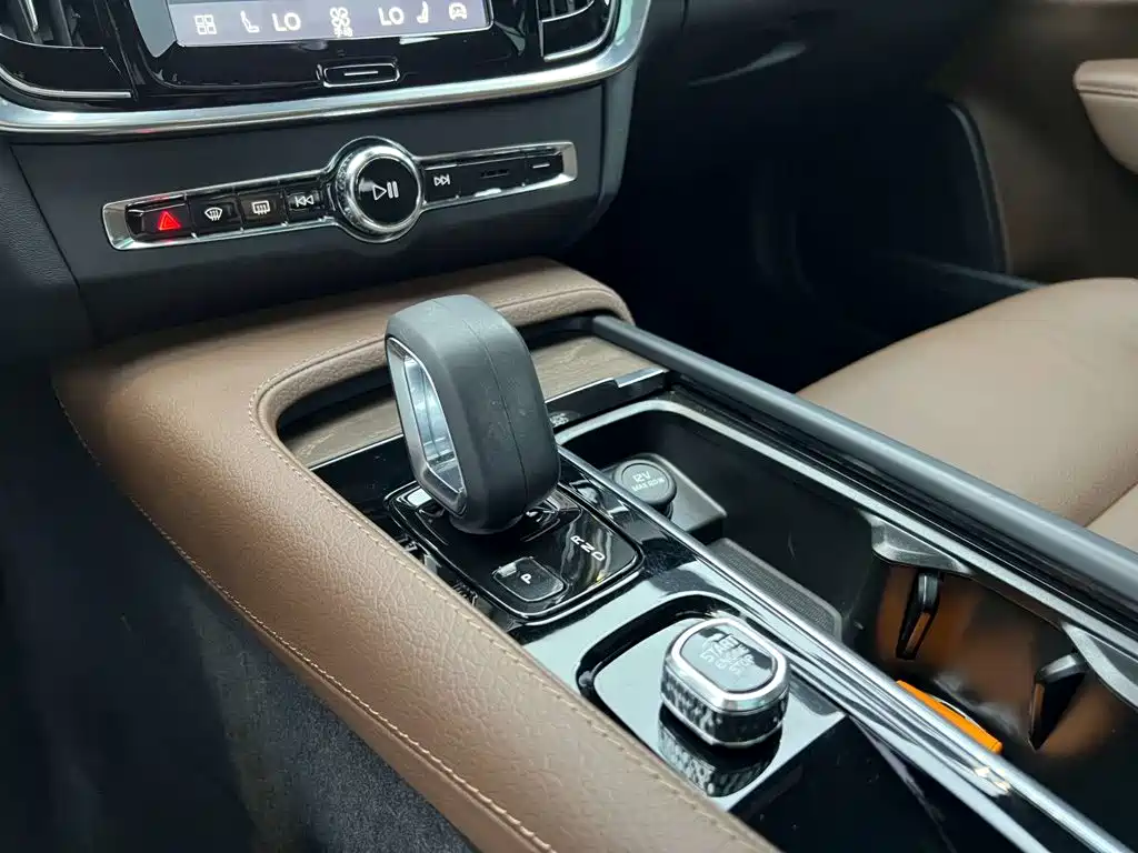 Фото 20 - Volvo V90