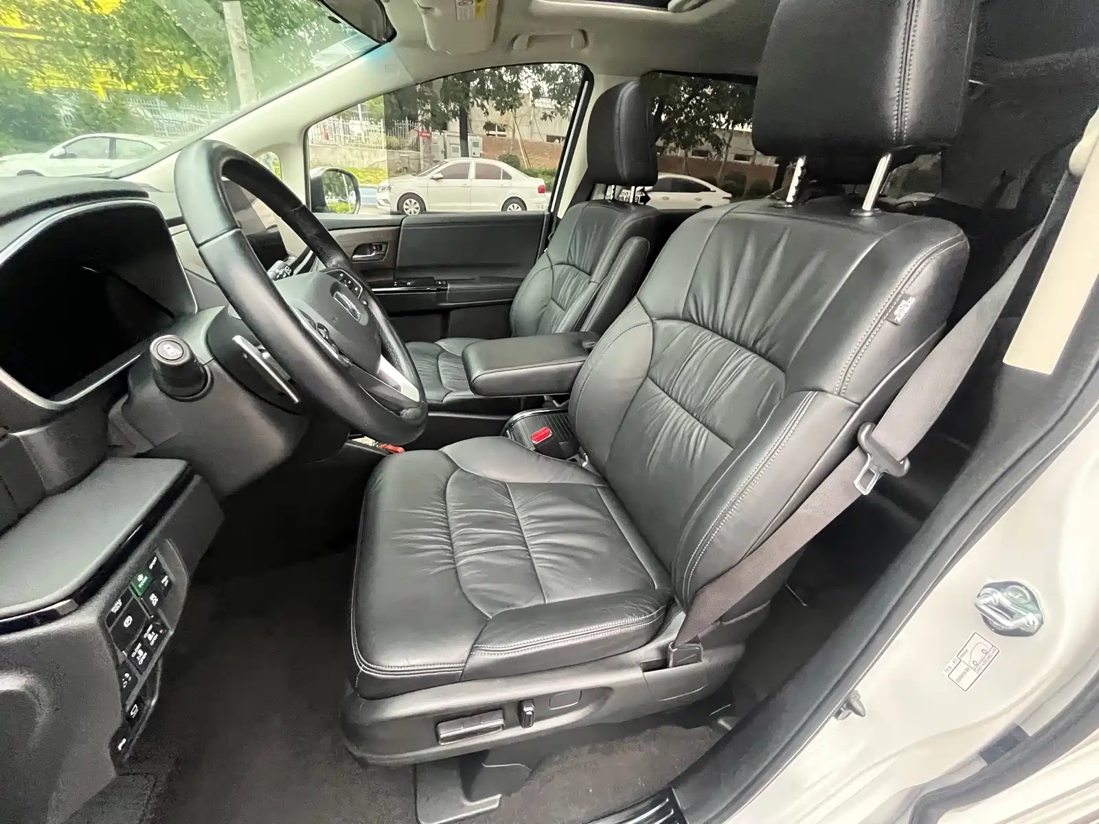 Photo 11 - Honda Odyssey