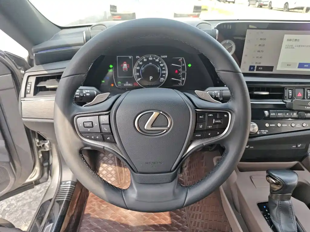 Фото 7 - Lexus ES