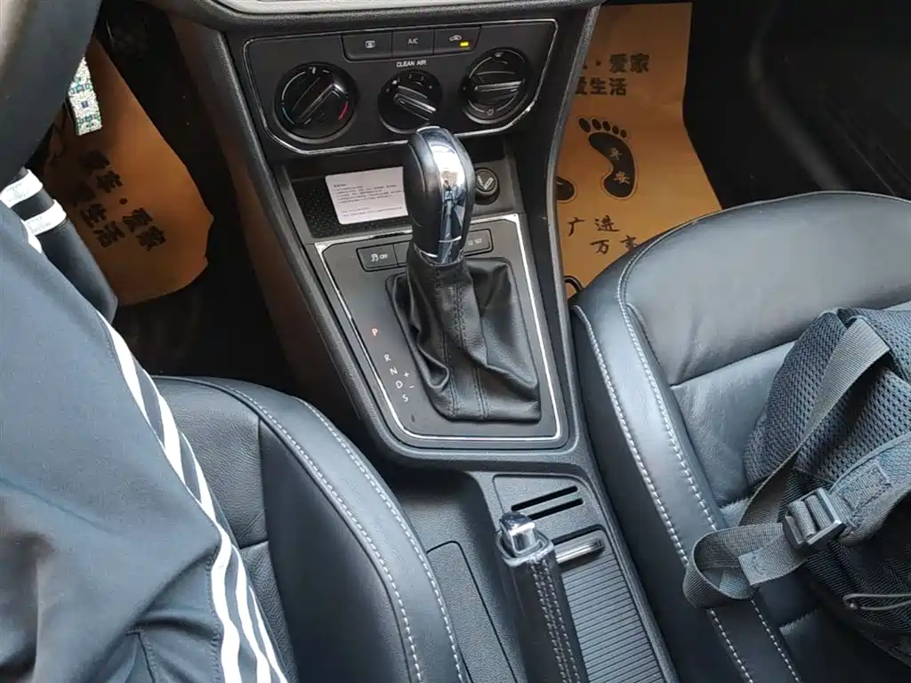 Volkswagen Lavida Tour 2015 1.6L Automatic Comfort Edition фото 14