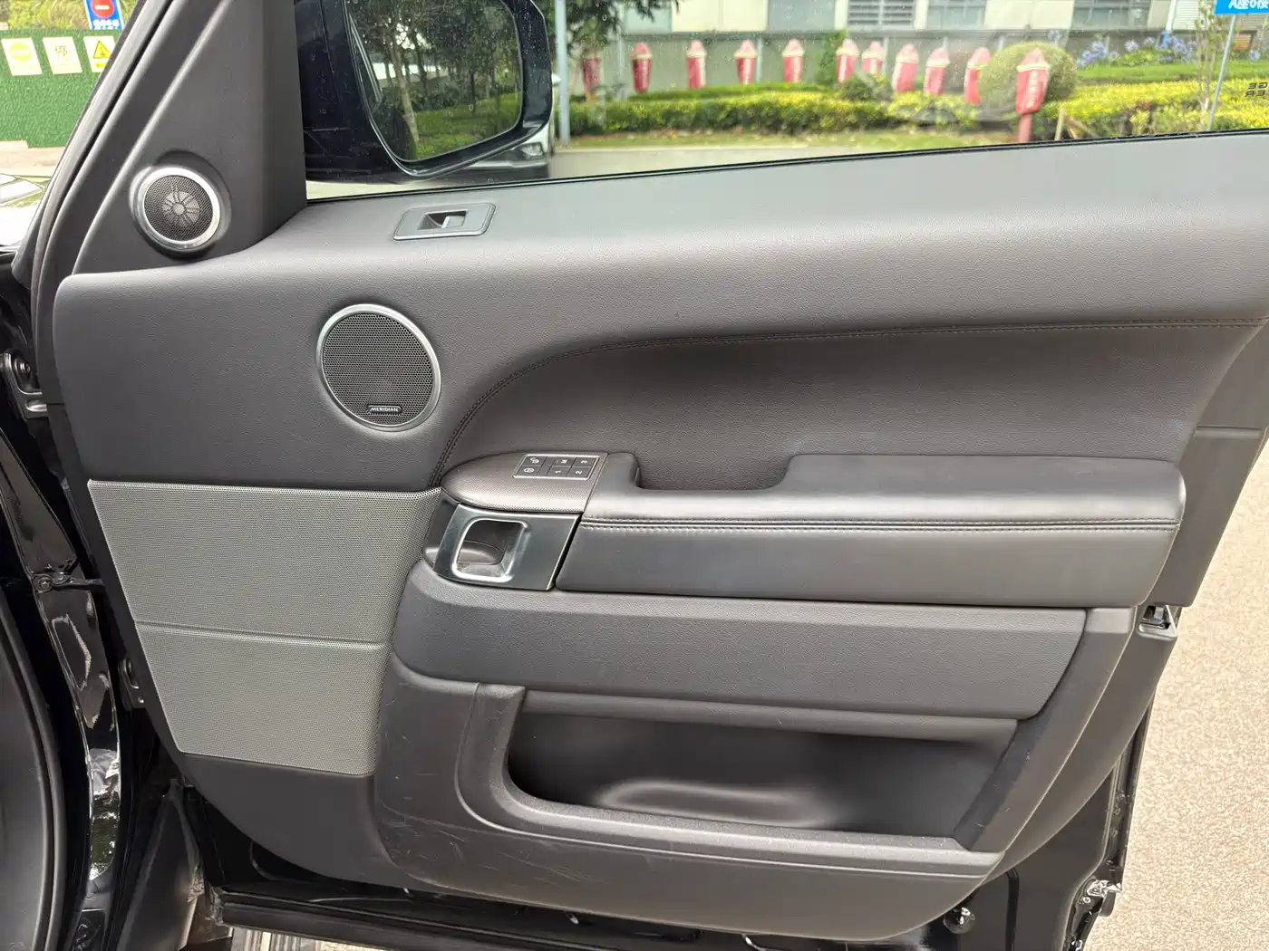 Фото 36 - Land Rover Range Rover Sport