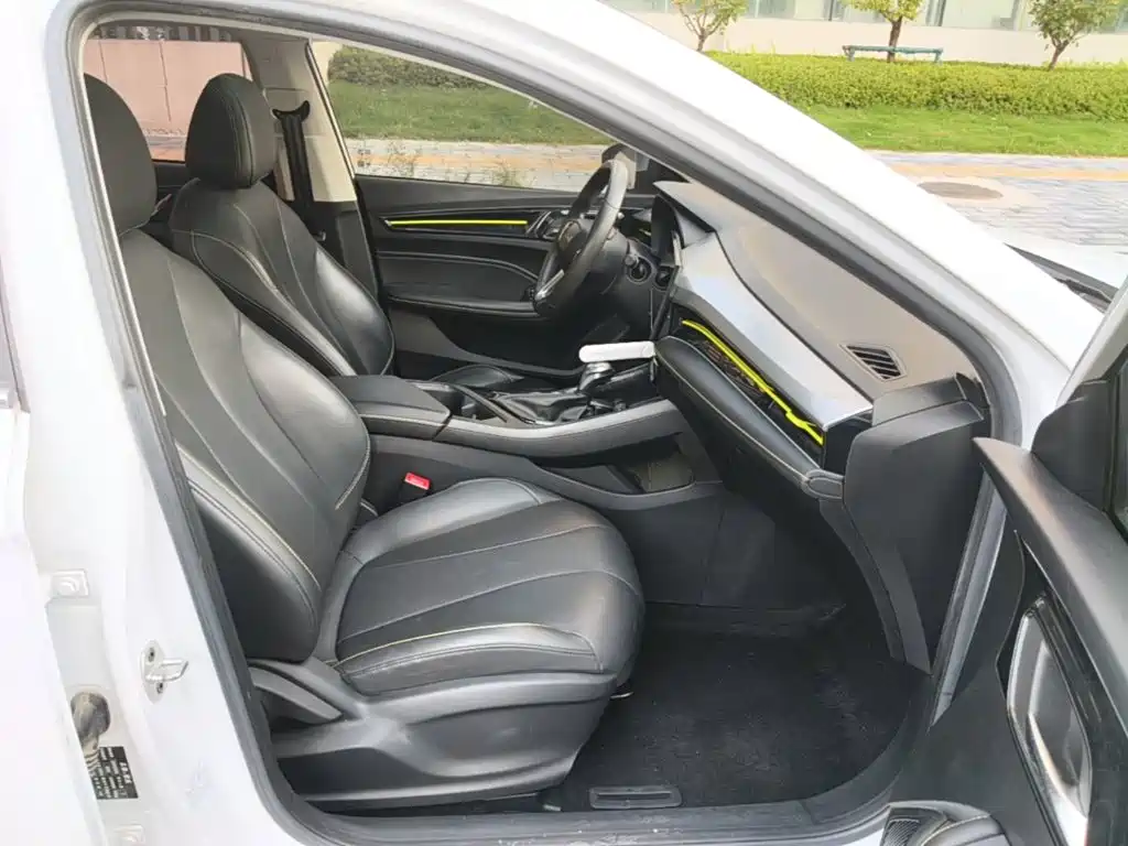 Фото 25 - Roewe i5