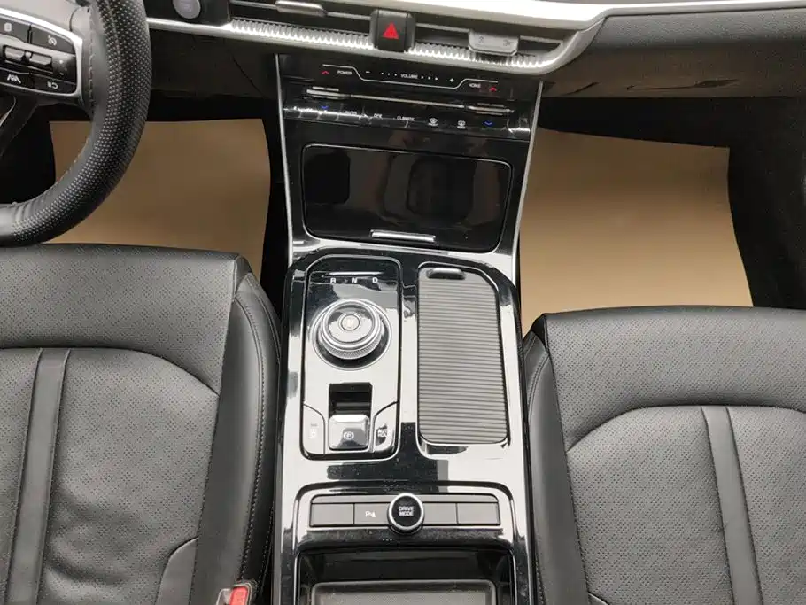 Photo 16 - Kia K5