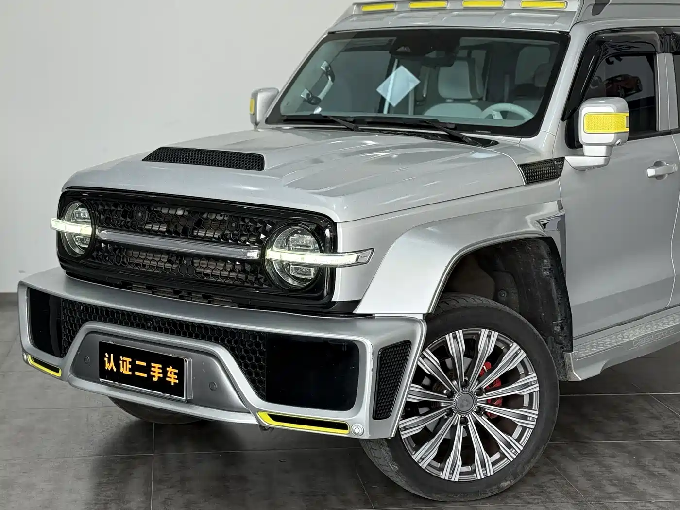 TANK CO CREATION TANK 300