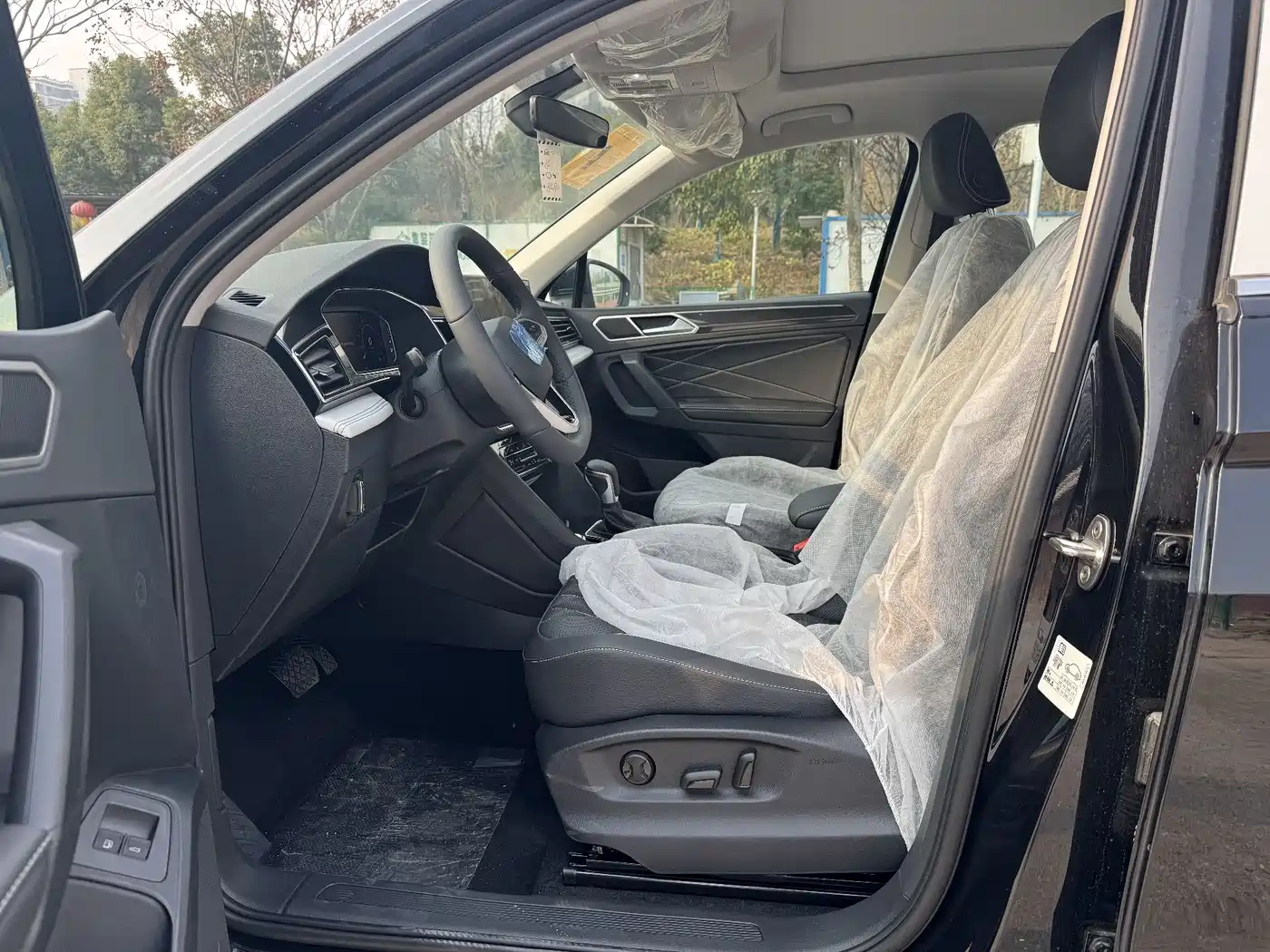 Volkswagen Tiguan L PHEV 2023 430PHEV Plug-in Hybrid Premium фото 9