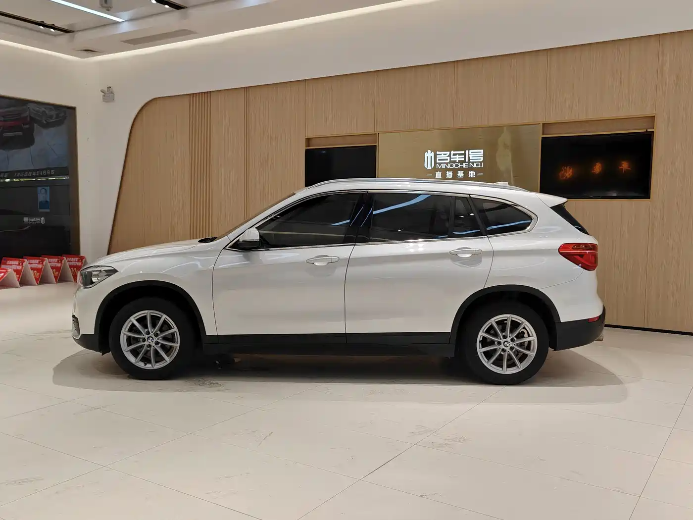 BMW X1 2019 sDrive18Li Fashion Model фото 7