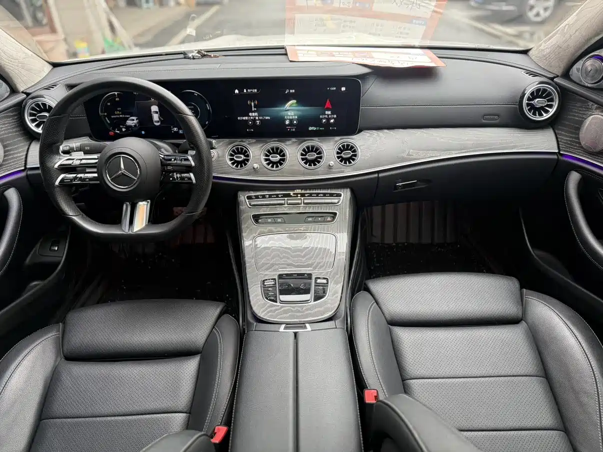 Фото 10 - Mercedes-Benz E-Class