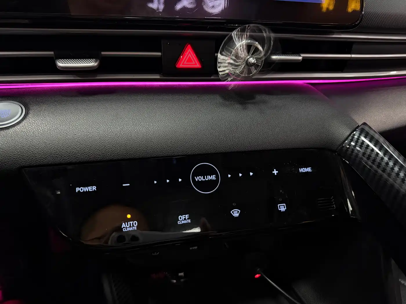 Hyundai Elantra 2021 1.5L CVT LUX Premium Edition фото 13