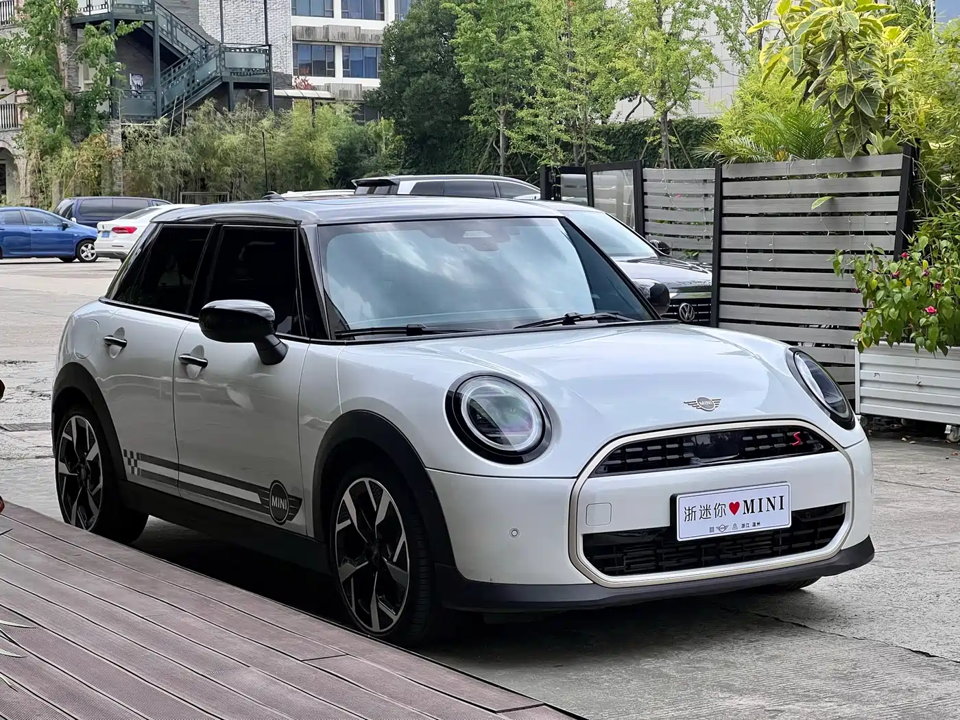 MINI MINI 2025 2025 Model 2.0T COOPER S Artist 5-Door