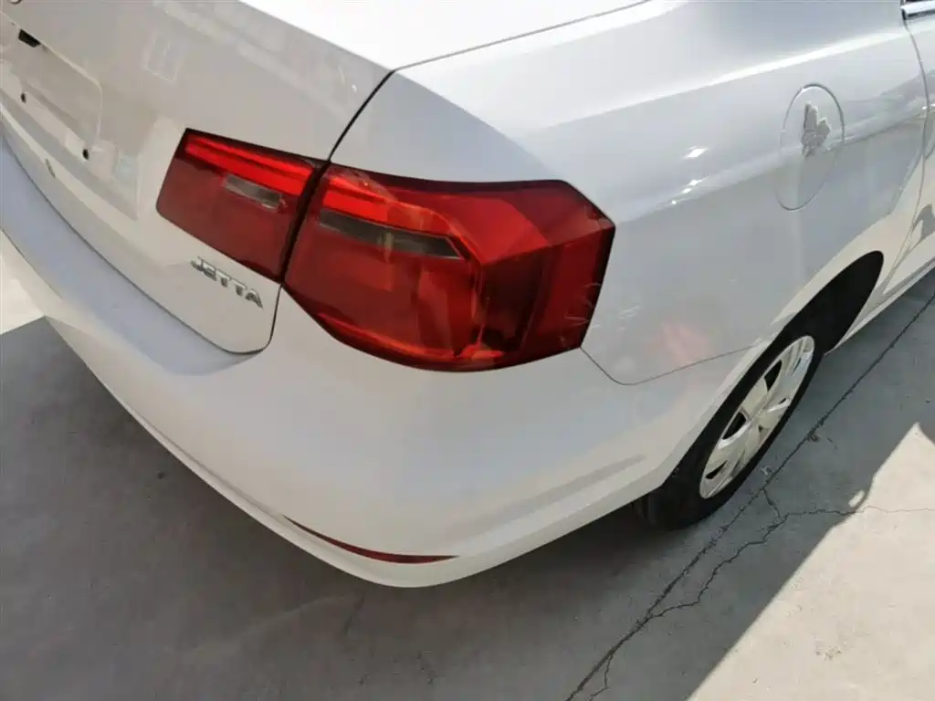 Volkswagen Jetta 2015 Quality Edition 1.4L Manual Fashion фото 8