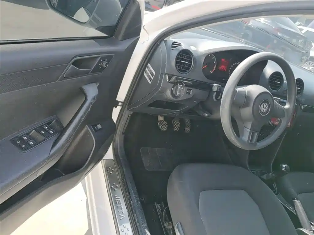 Volkswagen Jetta 2015 Quality Edition 1.4L Manual Fashion фото 16