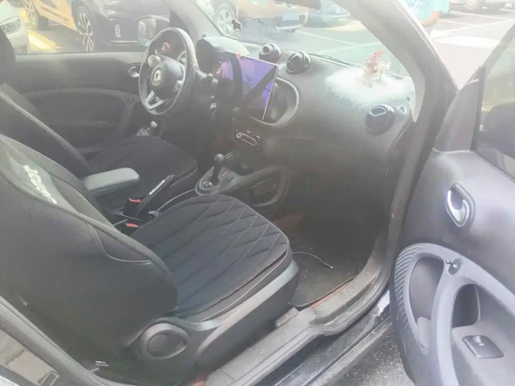 smart fortwo 2019 2019 0.9T 66kW Hardtop Wind Edition China VI