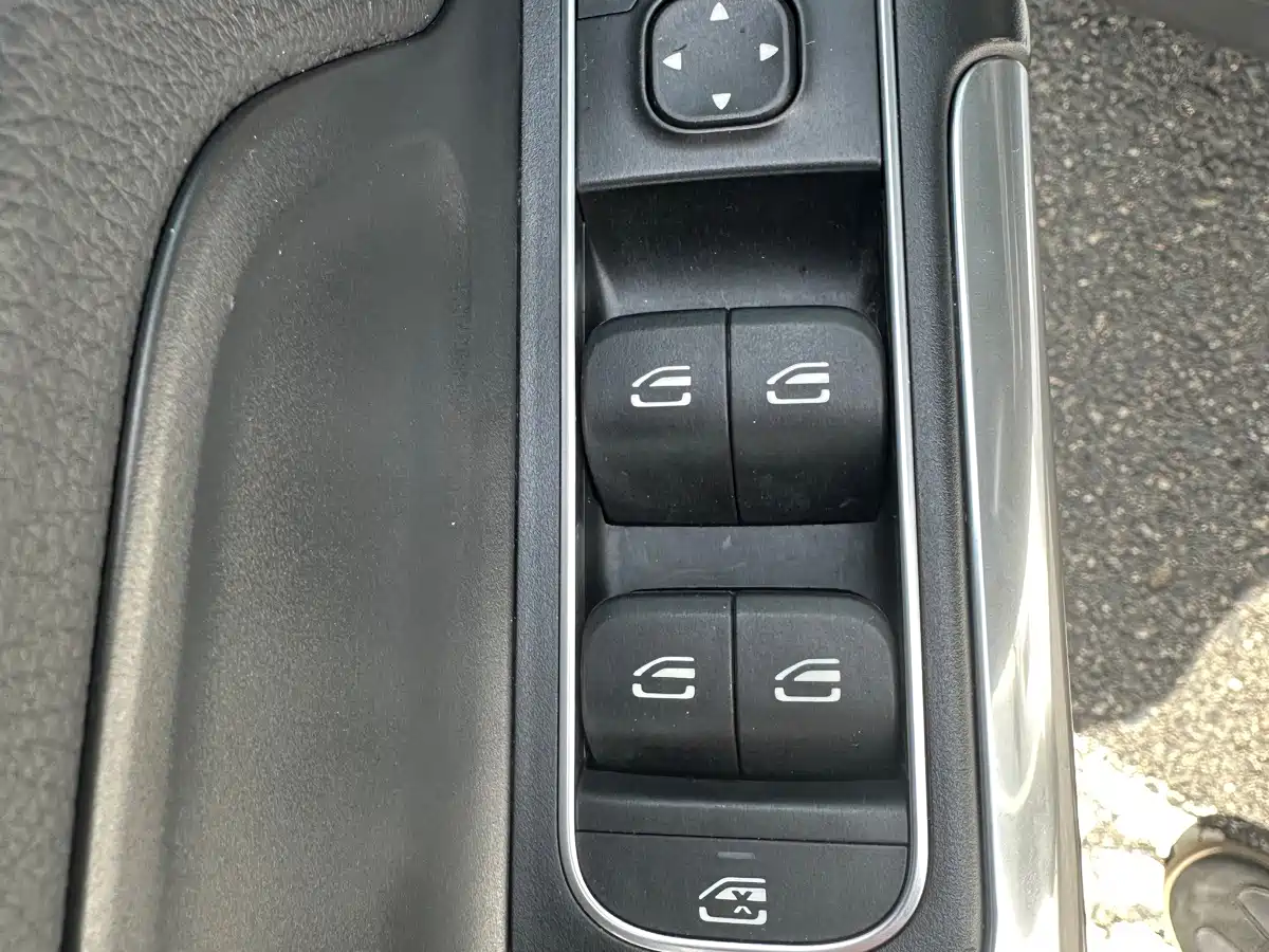 Фото 10 - Mercedes-Benz GLA