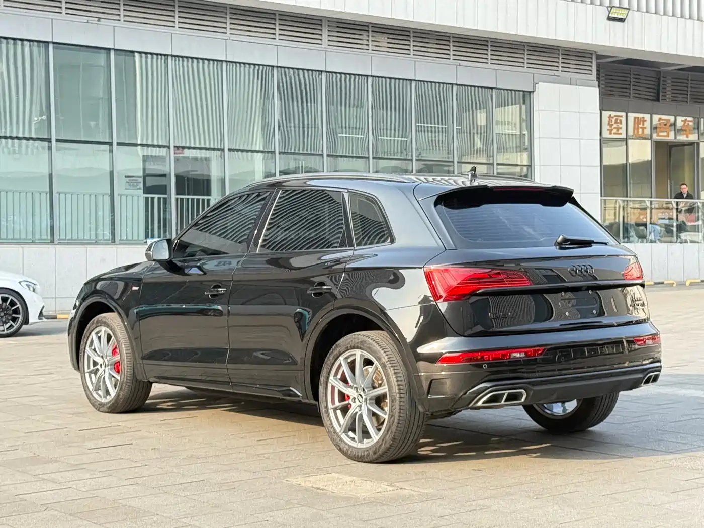 Audi Q5L 2024 Model 40 TFSI Luxury Dynamic фото 6
