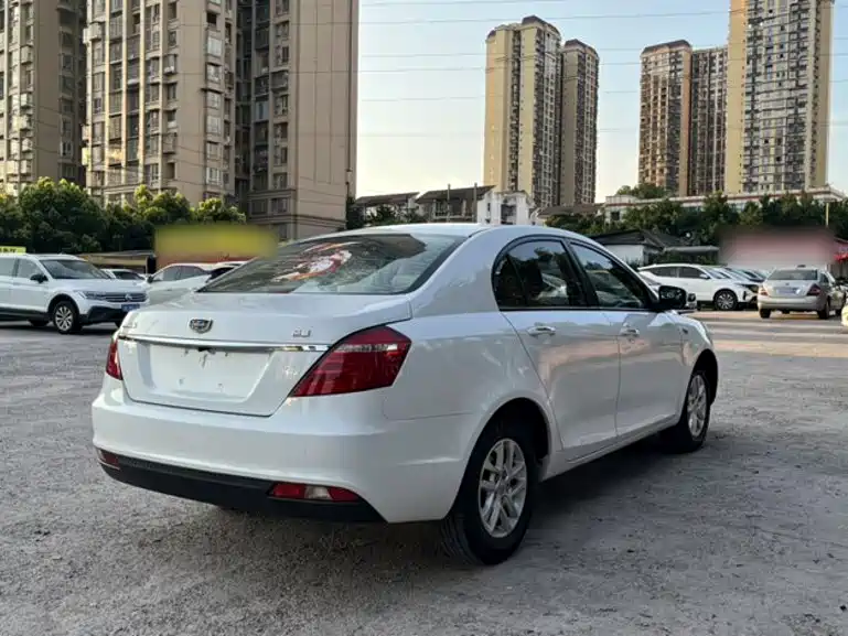 Фото 7 - Geely Emgrand