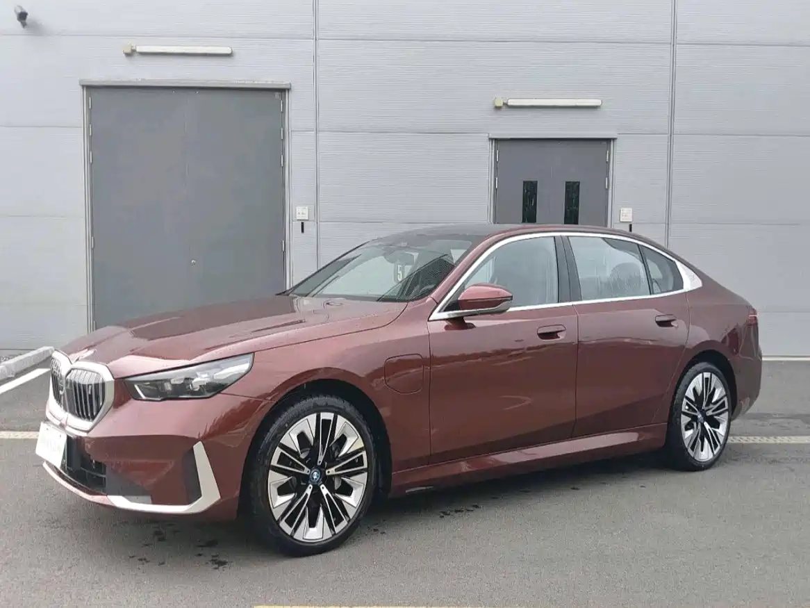 BMW i5 2025 2025 eDrive 35L Luxury Package