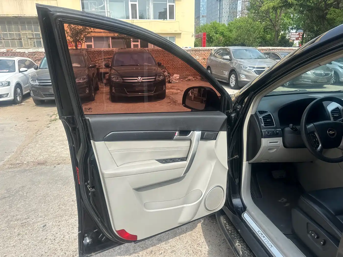 Chevrolet Captiva 2014 2.4L 2WD Urban 5-seater фото 17