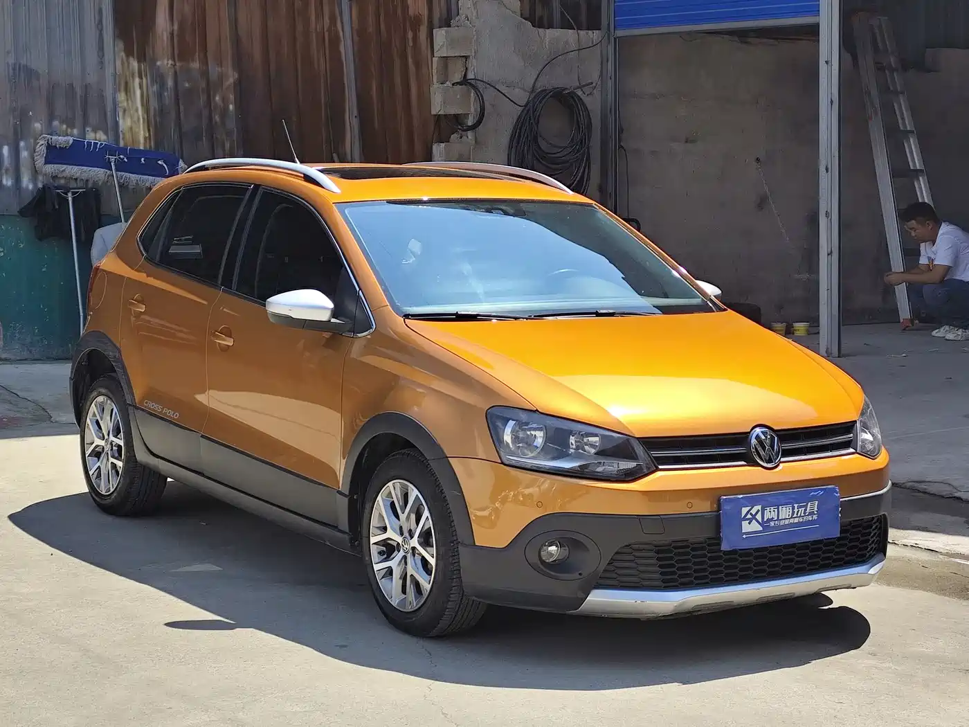 Volkswagen Polo 2014 1.6L Cross Polo Automatic фото 3