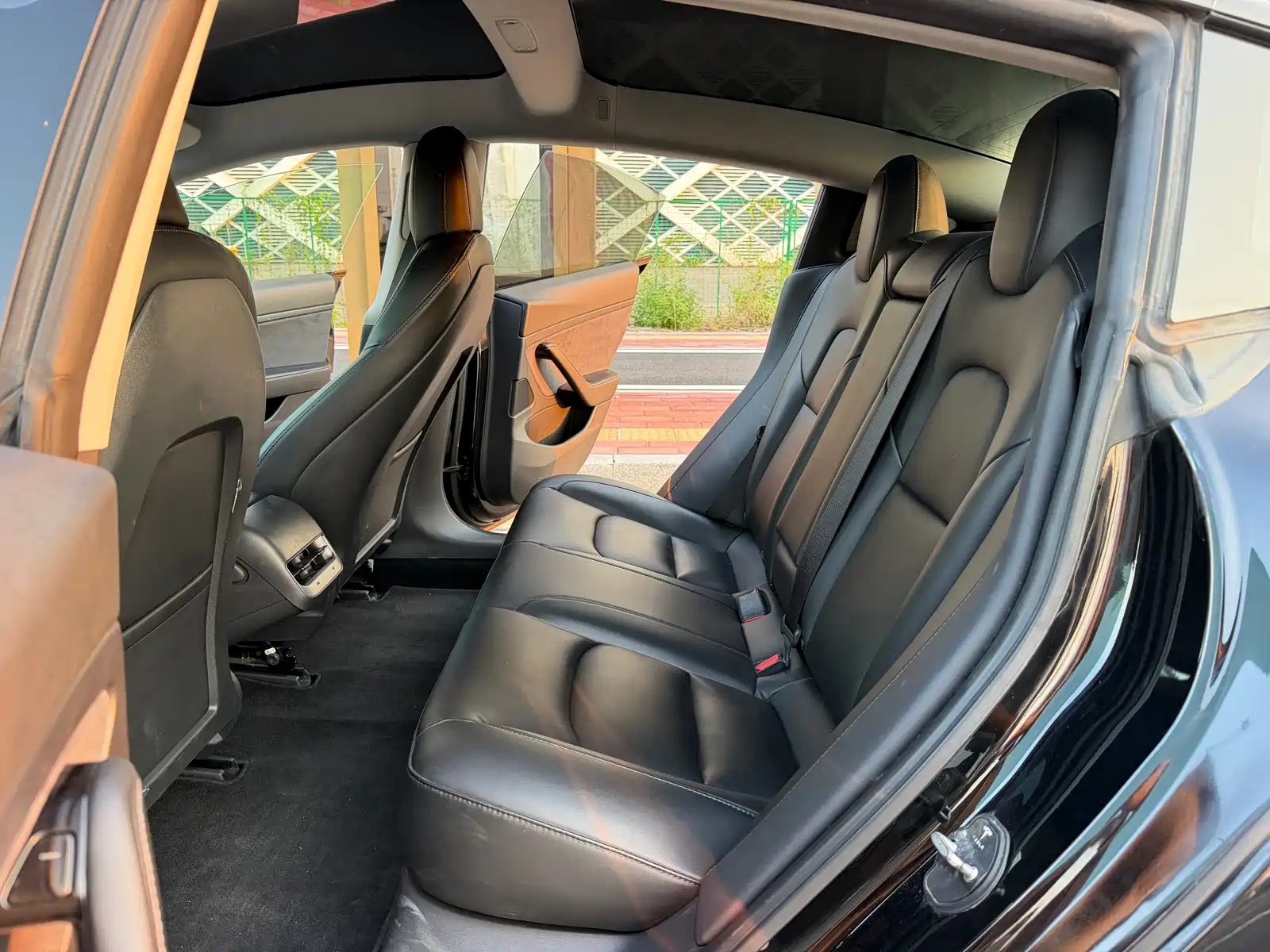 Фото 10 - Tesla Model 3