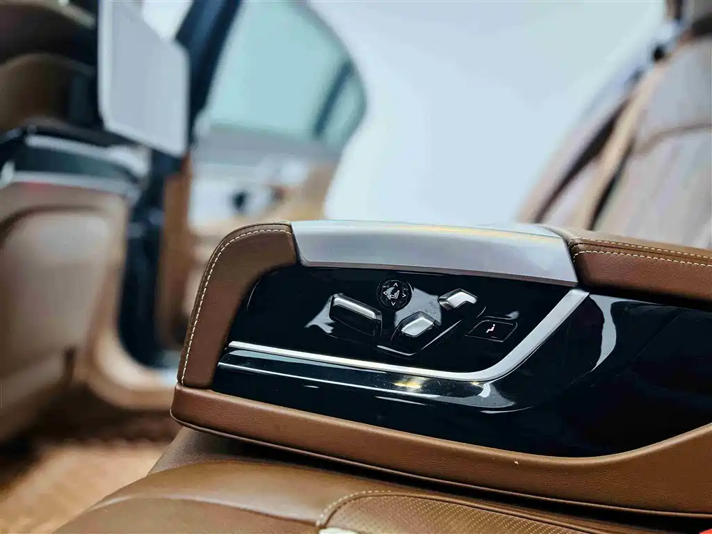 BMW 7 Series 2018 740Li xDrive Premium Type M Sport Package фото 15