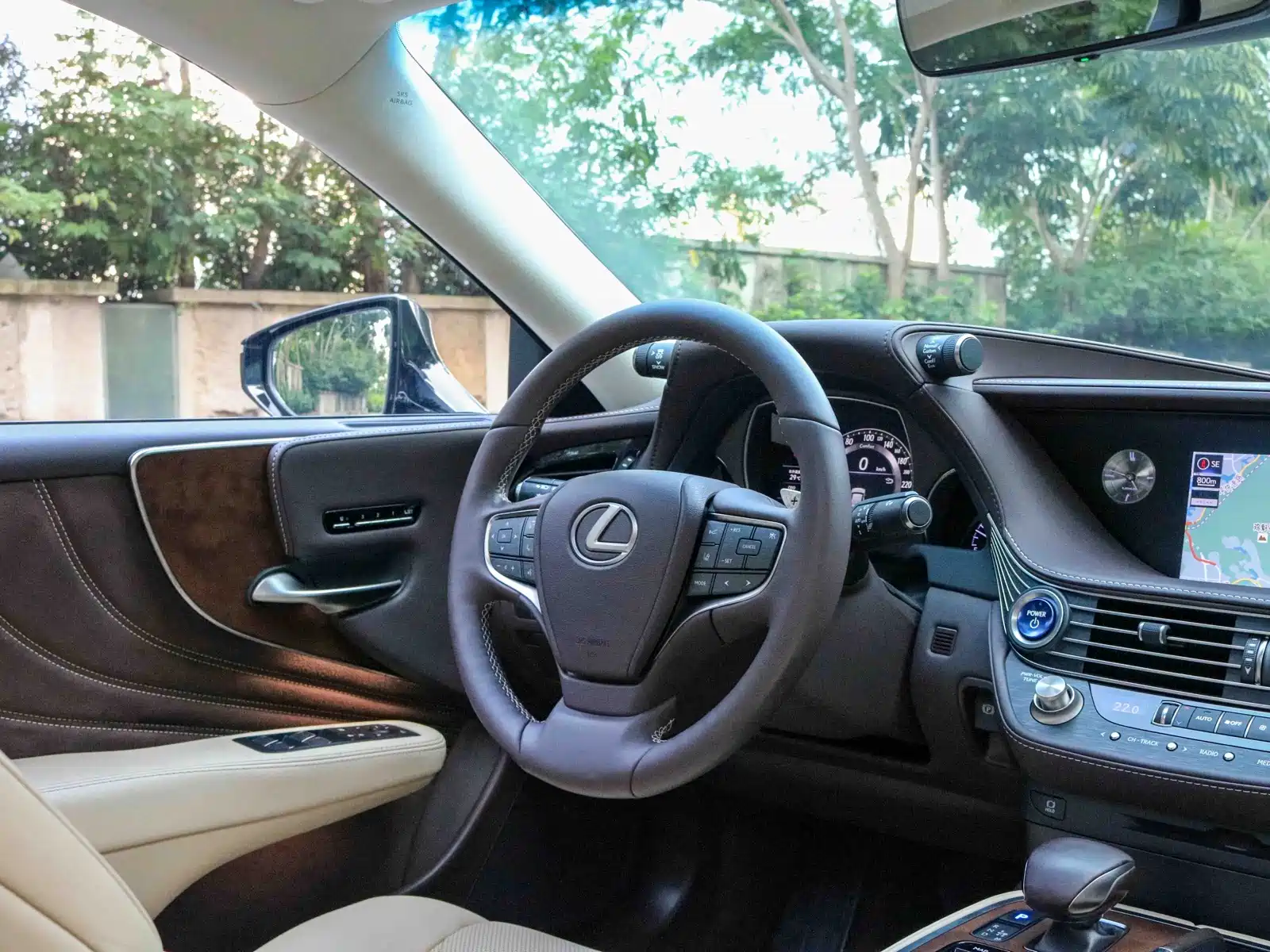 Фото 6 - Lexus LS