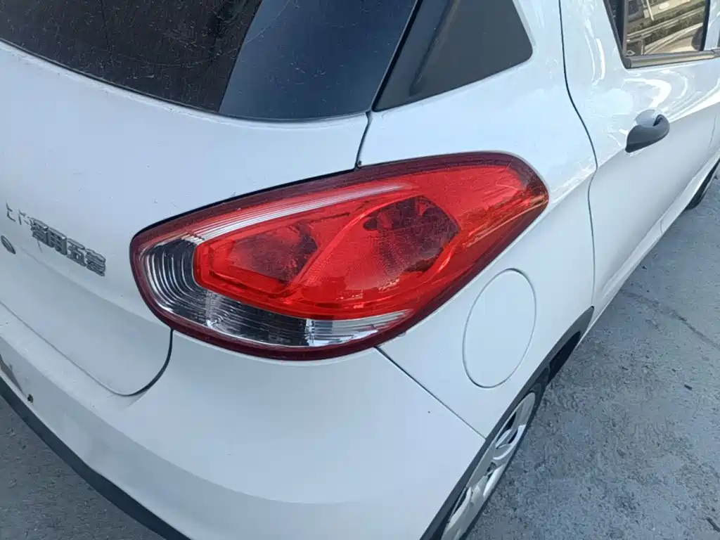 Photo 8 - Baojun 310