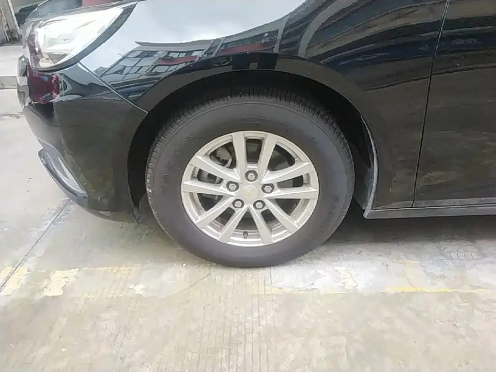 Photo 23 - Chevrolet Malibu