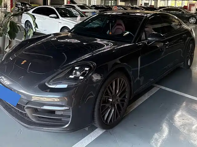 Porsche Panamera 2023
