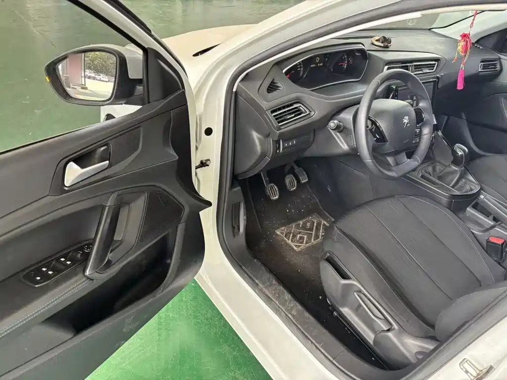 Peugeot 308 2018 2016 1.6L Manual Fashion