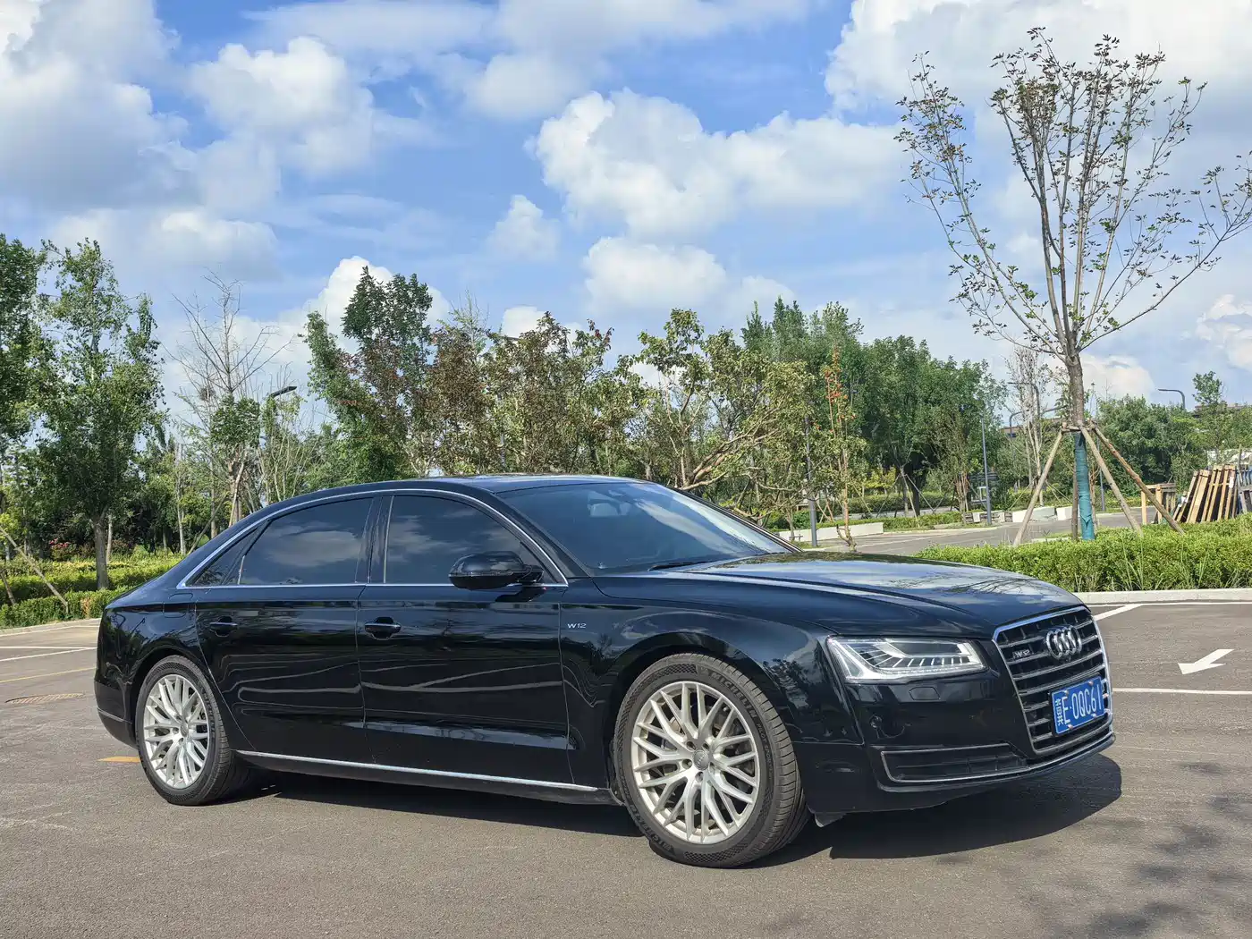 Photo 3 - Audi A8